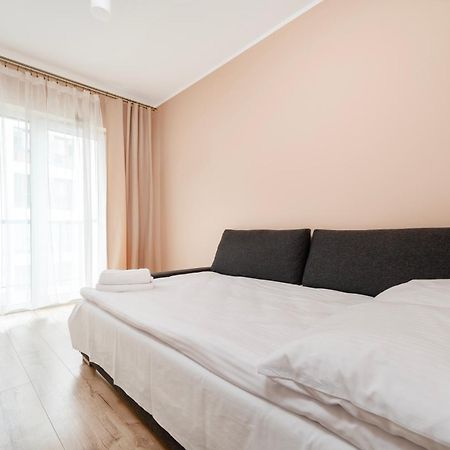 לודז' Pogonowskiego Beige Apartment מראה חיצוני תמונה